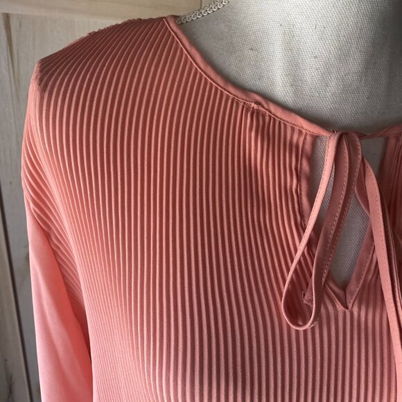 Simply Vera Wang Rosette Pink Pleated Chiffon Split Neck Peplum Blouse XL - Picture 8 of 12